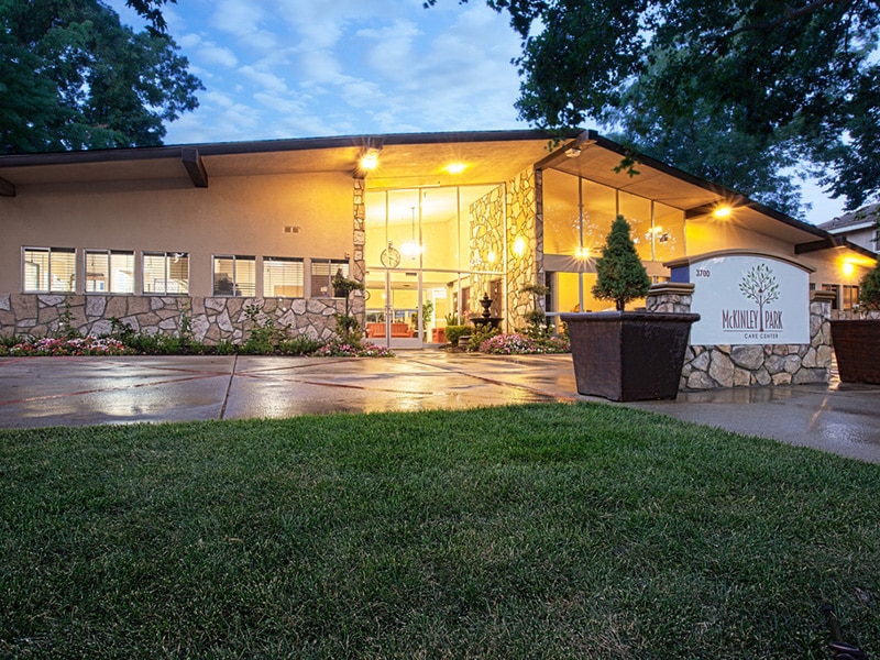 The front entrance to Mckinley Park in the evening