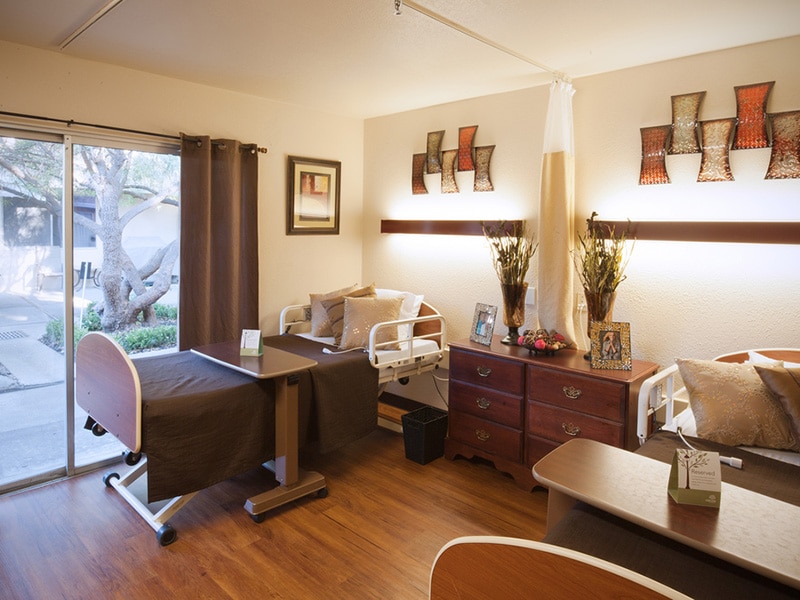 A resident's semi private room at Mckinley Park